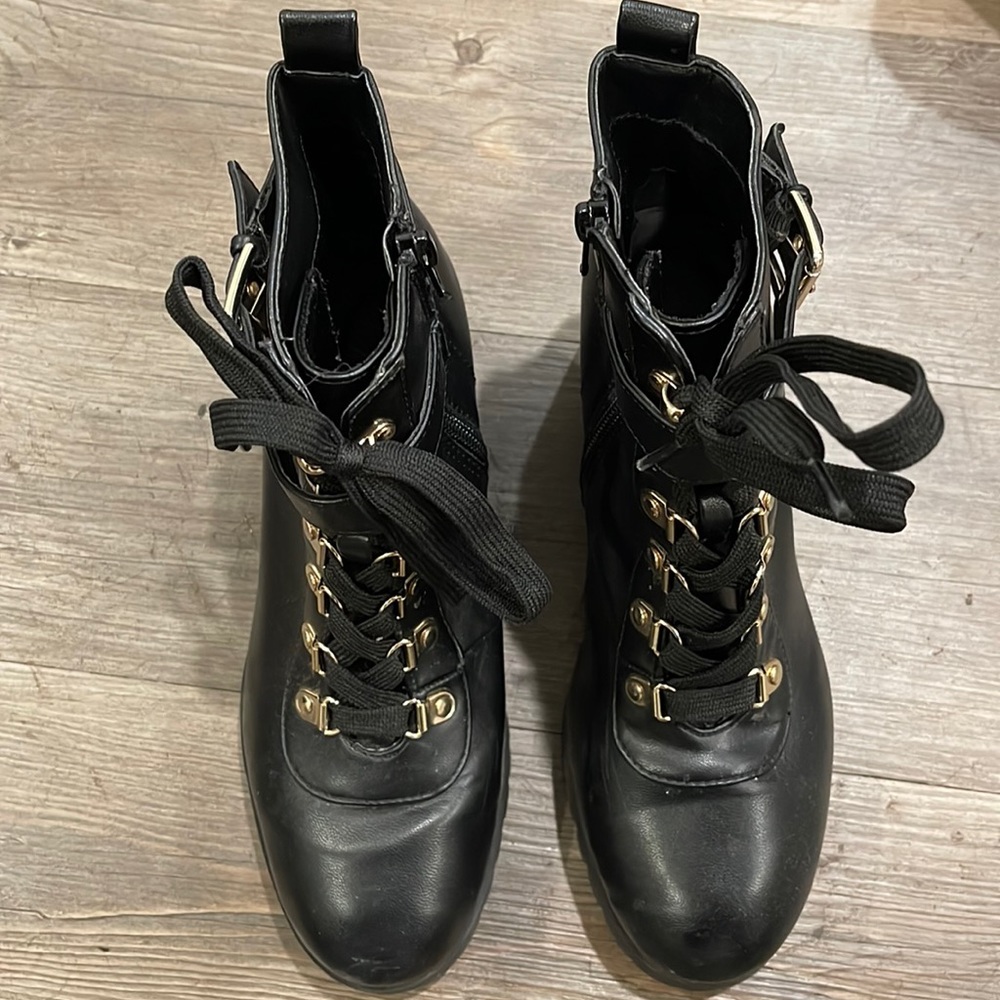 Wild pair black shoe boots